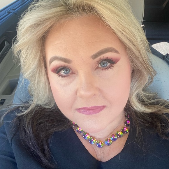 Meet your Posher, Karen - Picture 3 of 4